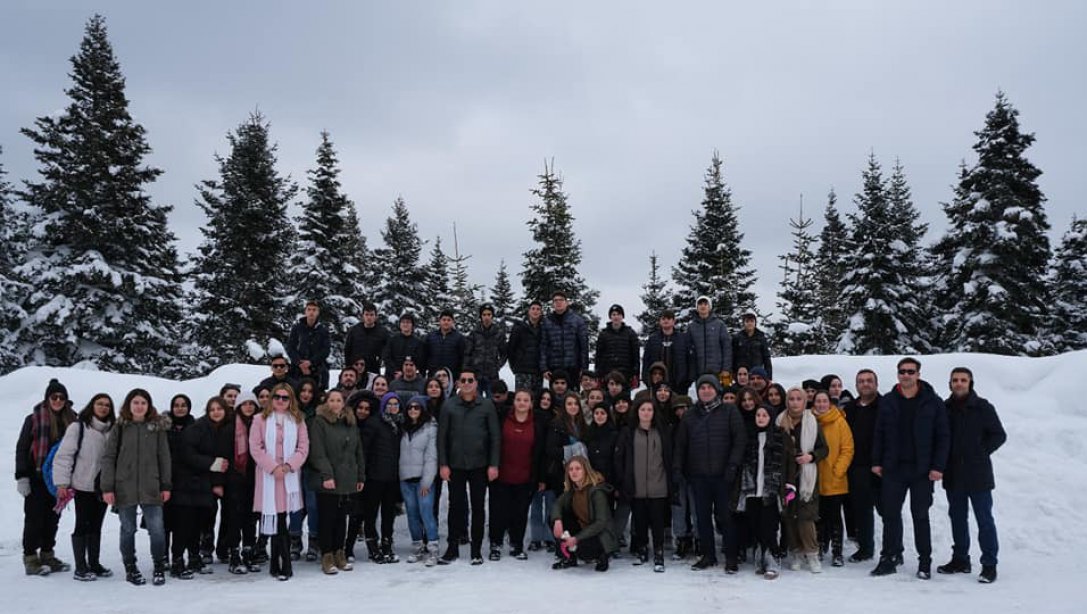 10. ve 11. Sınıf Öğrencilerimizin Ilgaz Yurdumtepe Kayak Tesisleri Gezisi